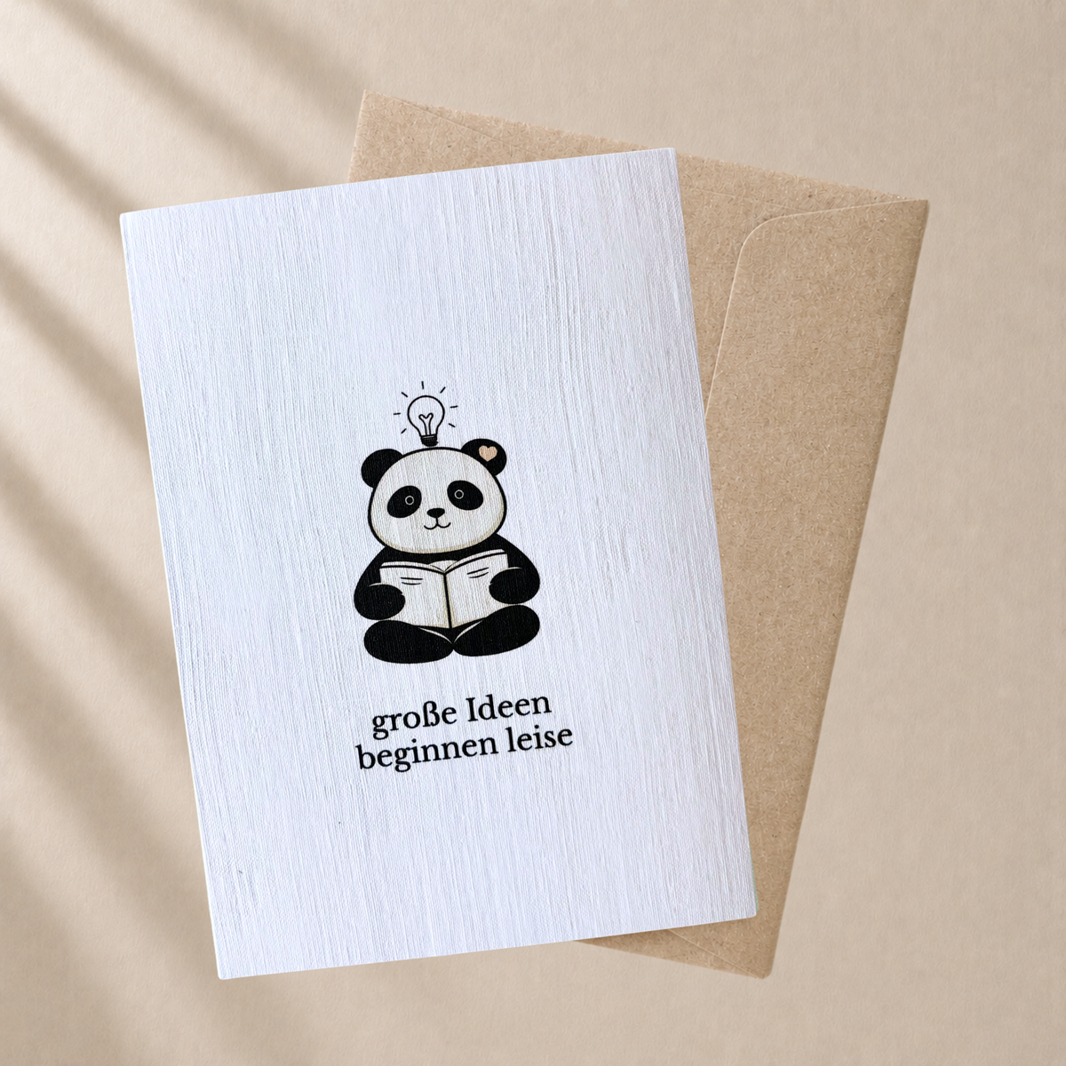 Panda Grußkarte „Große Ideen beginnen leise“ mit braunem Umschlag (A6)