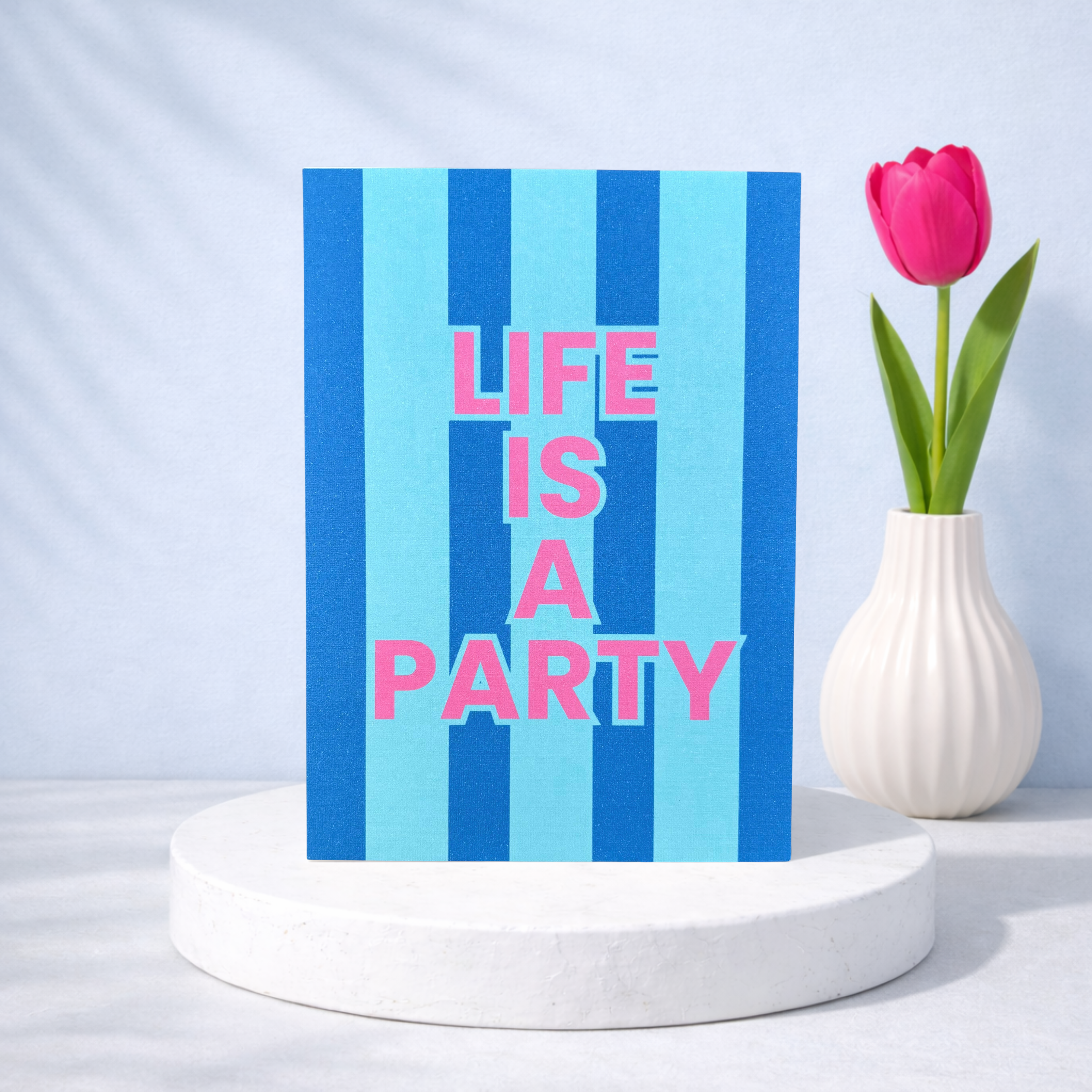 Postkarte „Life is a Party“ – Statement Karte aus Leinenpapier