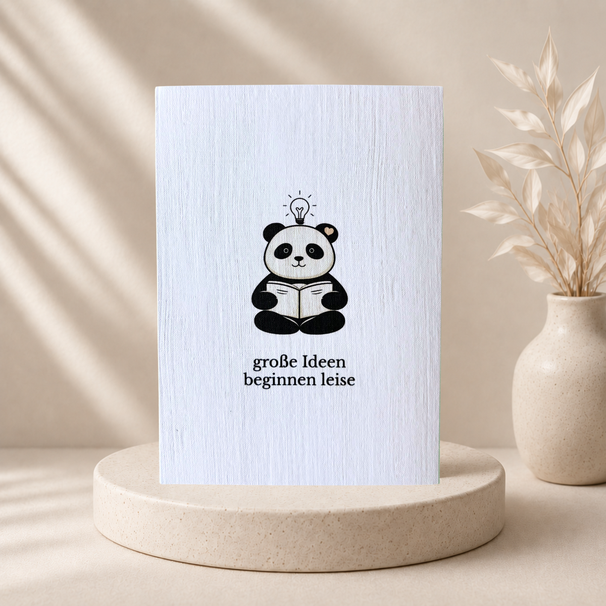 Panda Grußkarte „Große Ideen beginnen leise“ mit braunem Umschlag (A6)