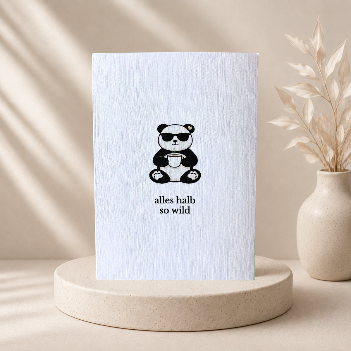 Panda Grußkarte „Alles halb so wild“ mit braunem Umschlag (A6)