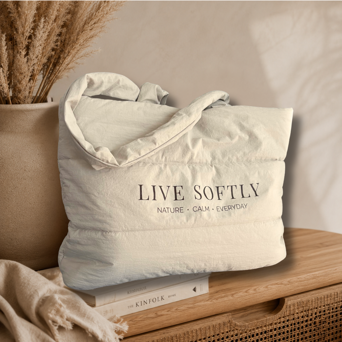 Gesteppte Schultertasche „Live Softly“ – großer Shopper in 2 Farben
