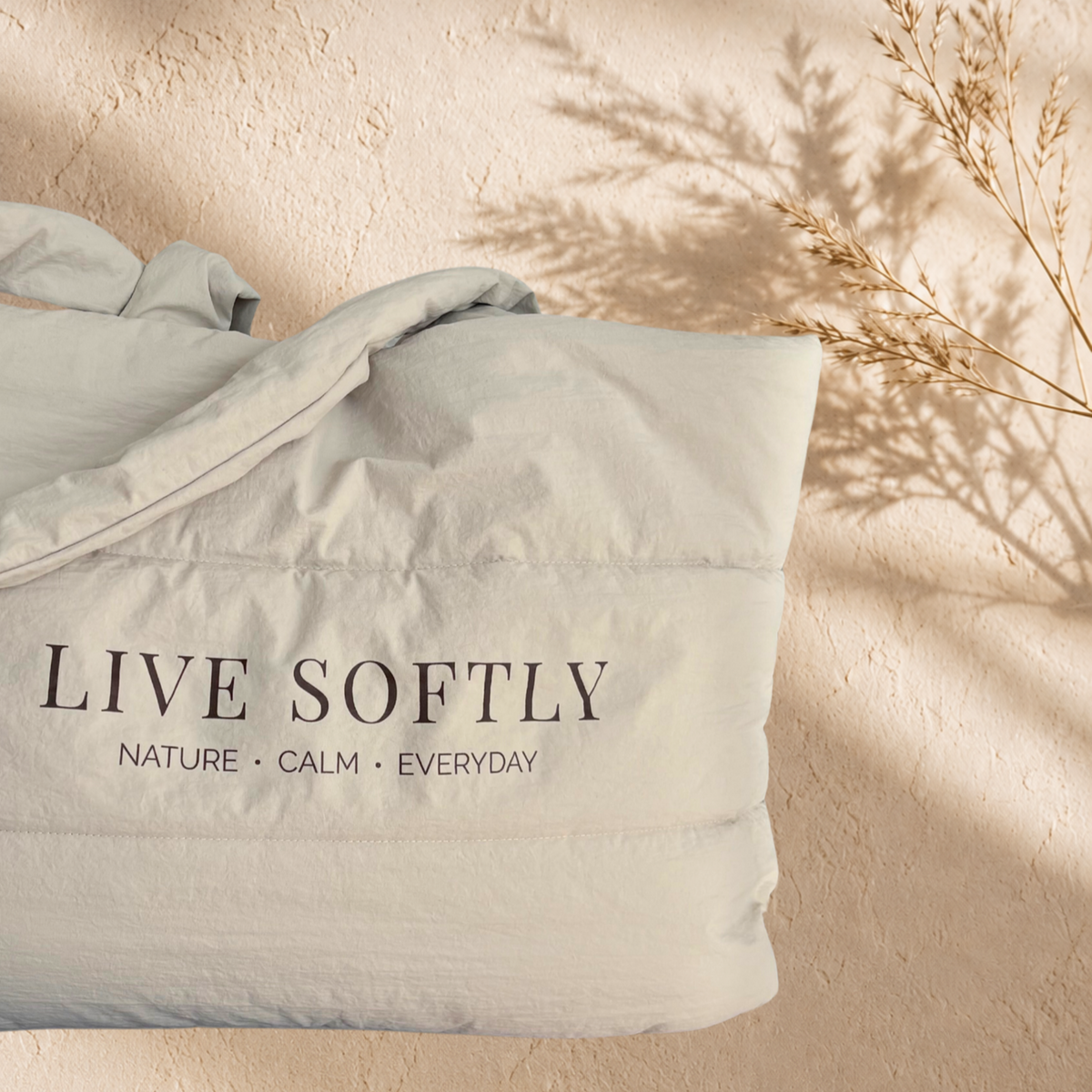 Gesteppte Schultertasche „Live Softly“ – großer Shopper in 2 Farben