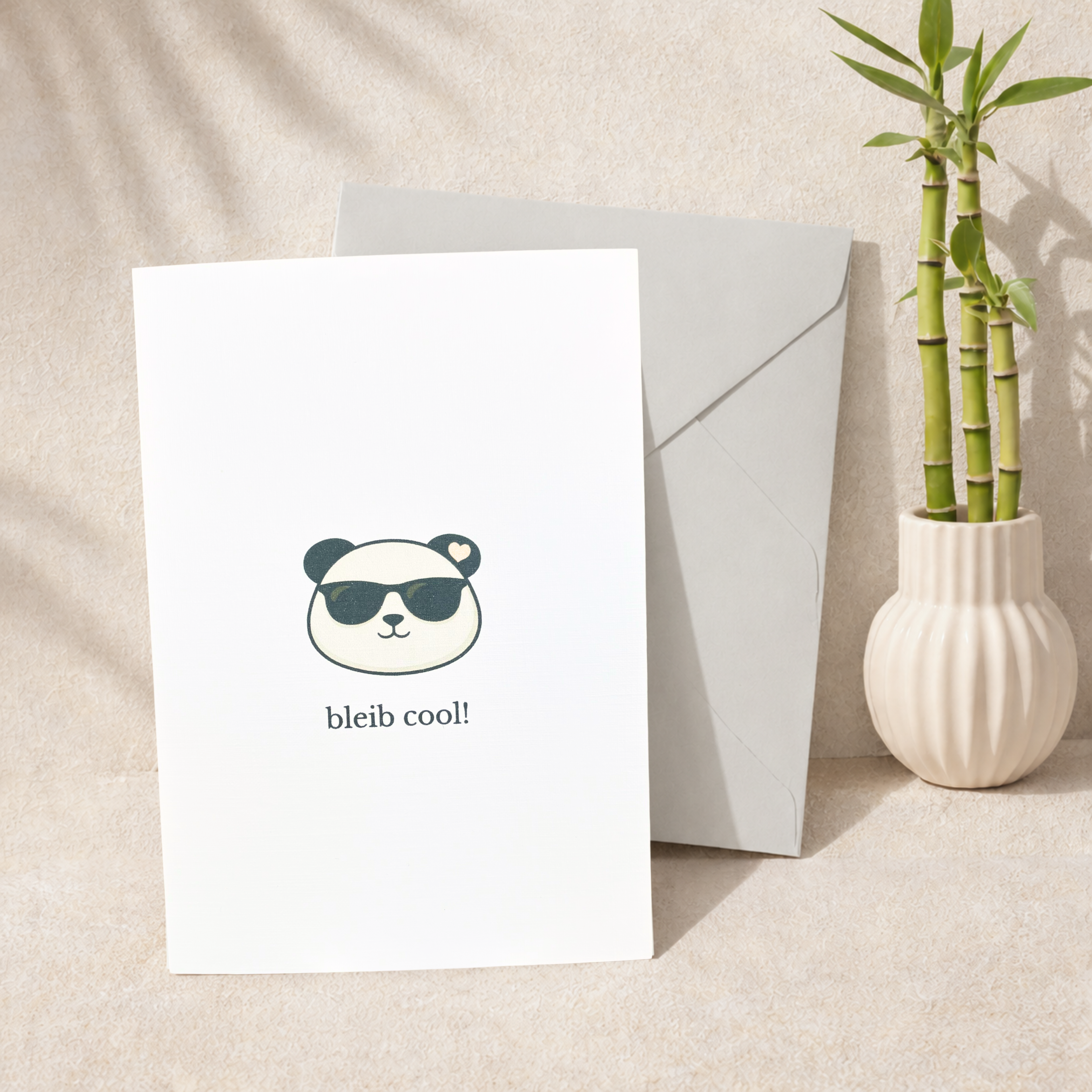 Leinen Grußkarte „Bleib cool!“ – Panda Karte mit Sonnenbrille inkl. Umschlag