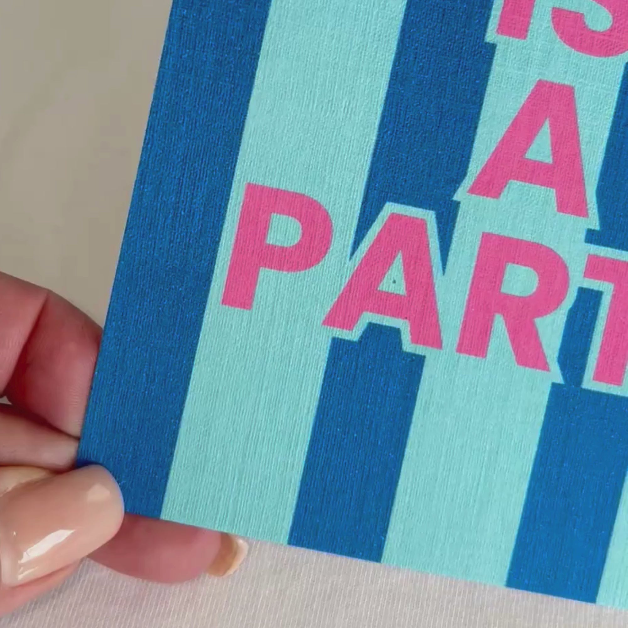 Postkarte „Life is a Party“ – Statement Karte aus Leinenpapier